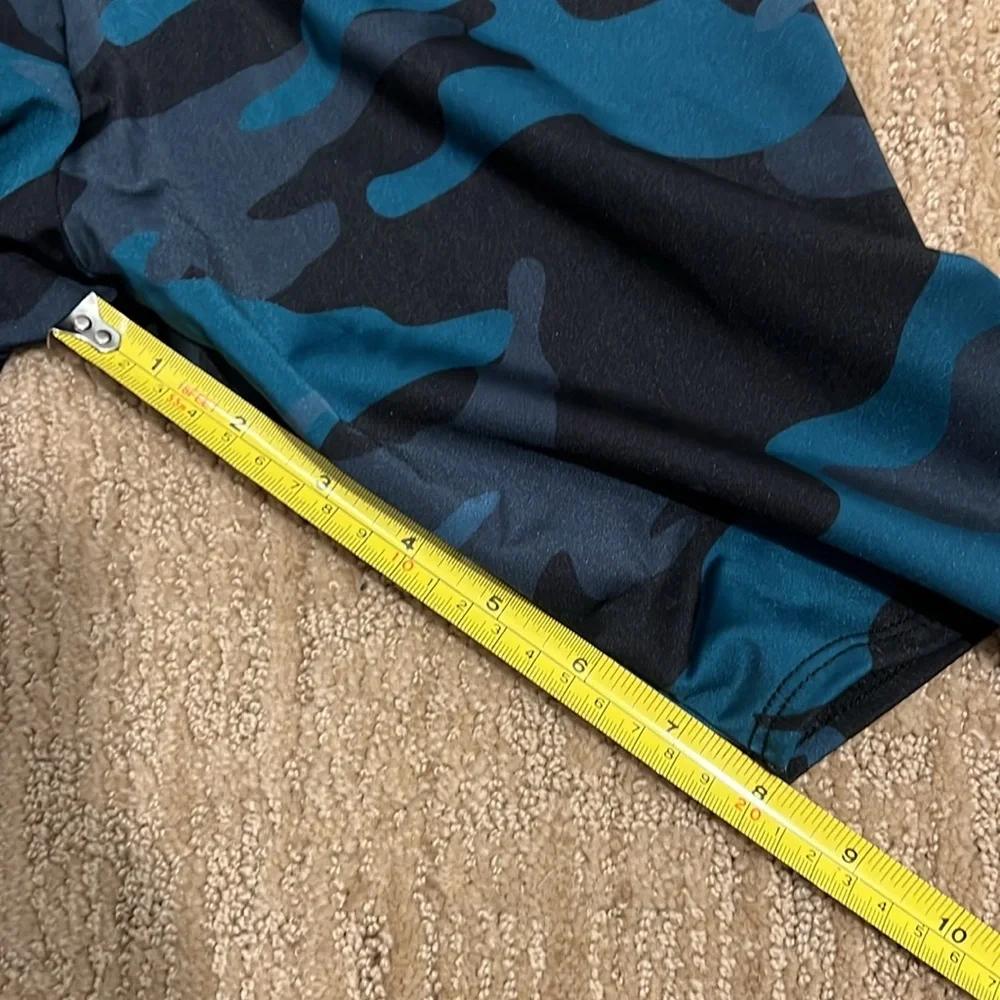 Onzie Camo Biker Shorts - Picture 3 of 5